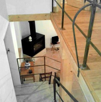 Construcciones y Reformas Teo & Dani primer piso de vivienda visto desde escaleras